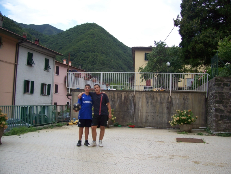  Image name: Persone025.jpg 
 width: 800 pixel 
 height: 601 pixel 
 Size: 377059 bytes 
 Click to enlarge 